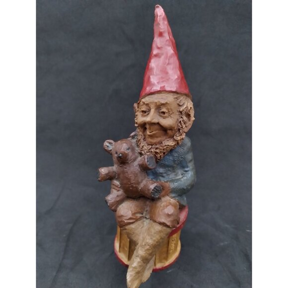 Vintage Tom Clark 1984 sitting gnome holding 'teddy' figurine - Picture 3 of 16